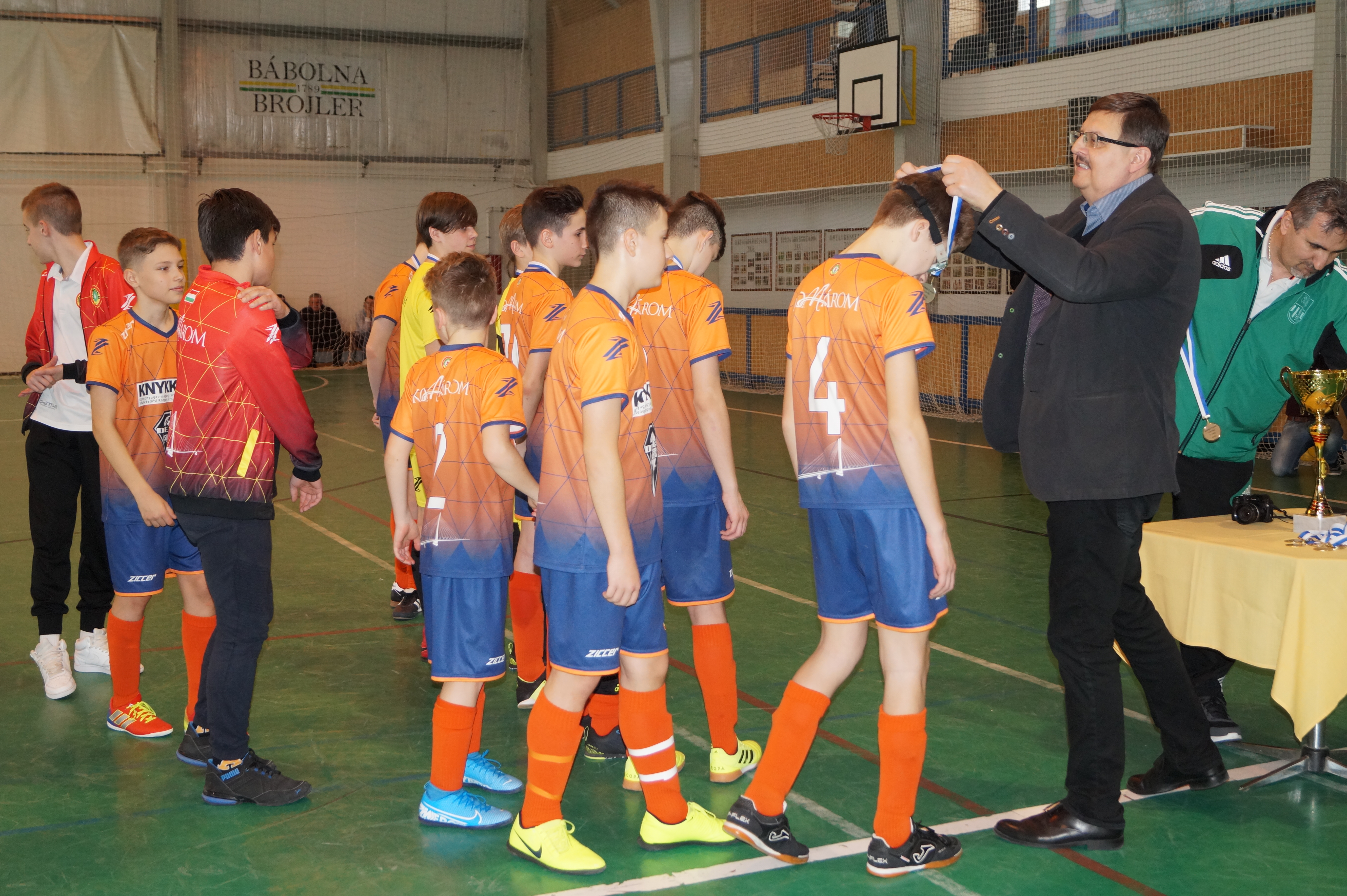 Futsal döntőket rendeztek Bábolnán