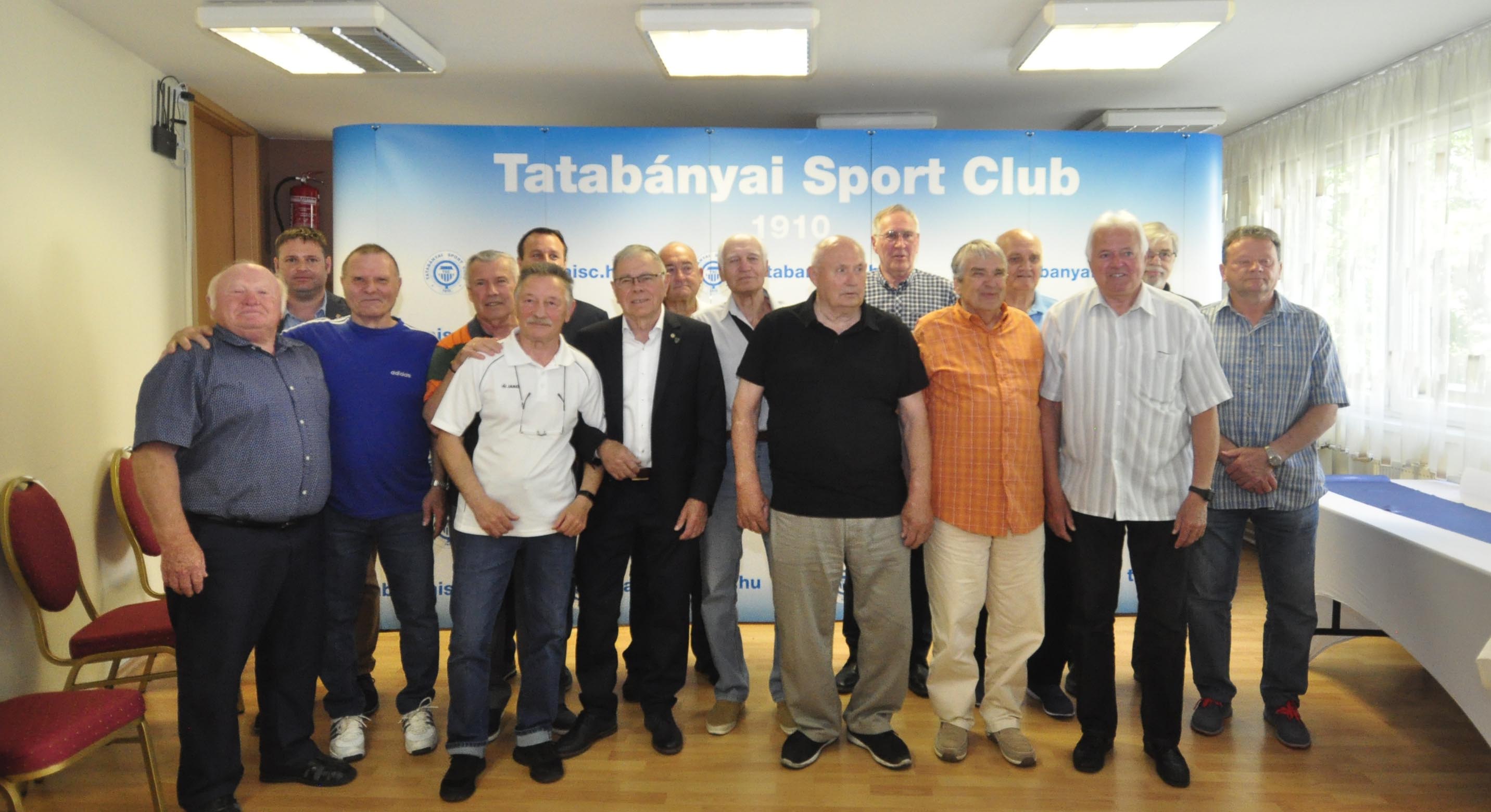 A kupagyőztes csapatot köszöntöttek Tatabányán