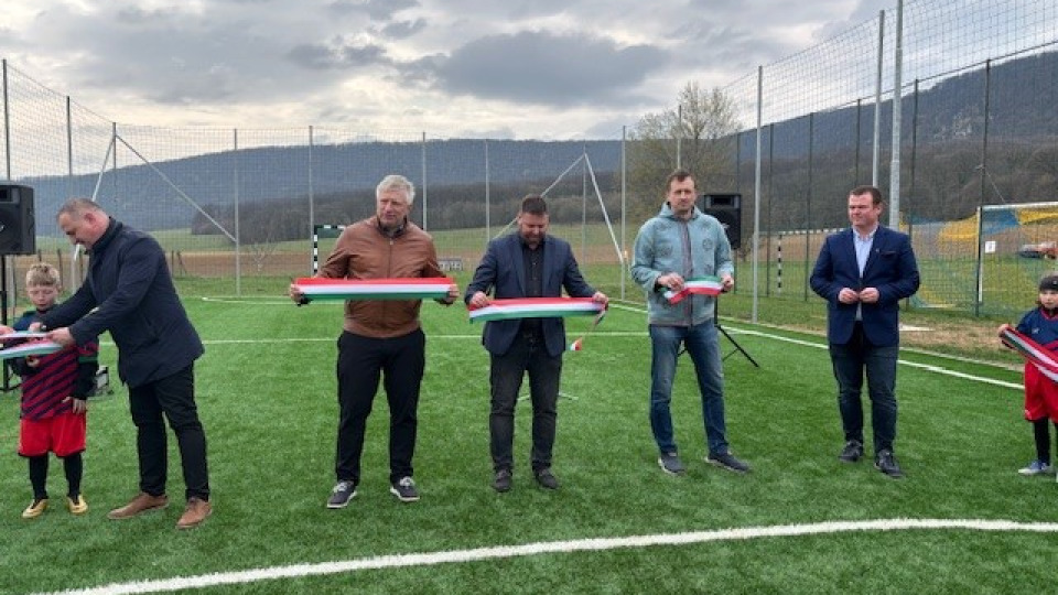 Műfüves pálya épült Vértestolnán